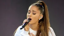 Zasnúbila sa? Ariana Grande ukázala obrovský diamantový prsteň