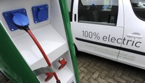 Ministerstvo hospodárstva ponúka dotácie na budovanie nabíjačiek pre elektromobily. Tu sú sumy