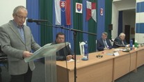 Úradníkom pravidelne nevyšlo na decembrové výplaty. Vo Svidníku sa situácia konečne zmenila