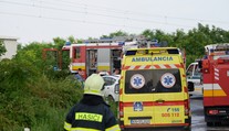 Pri vlakovom nešťastí zrejme zlyhal ľudský faktor. Štát by mal vyplatiť rodinám obetí odškodné
