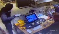 Mladíka, ktorý prepadol pumpu, chytili policajti za pár minút