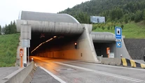 V tuneli Branisko došlo k zrážke áut. Medzi šiestimi zranenými sú aj dve deti