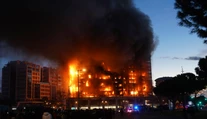 FOTO a VIDEO: Vo Valencii horel 14-poschodový dom, najmenej štyria ľudia prišli o život