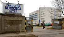 Napätá situácia v nitrianskej fakultnej nemocnici. Riaditeľ má lekárom siahať na platy