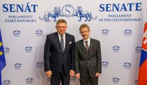 Premiér Robert Fico pricestoval na prvú oficiálnu návštevu do Prahy