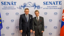 Premiér Robert Fico pricestoval na prvú oficiálnu návštevu do Prahy