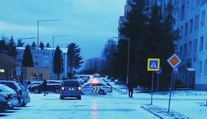 Vážna nehoda v Žiari nad Hronom. Auto na priechode pre chodcov zrazilo dve školáčky