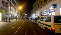 Razia v bratislavskom Starom meste: Na policajnej stanici skončilo 17 mladistvých