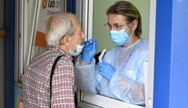 Pozitívnych pacientov pribúda. Koronavírusu podľahlo deväť ľudí