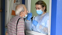 Pozitívnych pacientov pribúda. Koronavírusu podľahlo deväť ľudí
