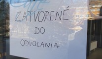 Ľudia, ktorí pre pandémiu museli zostať doma s nižšou mzdou, majú opäť hlavu v smútku