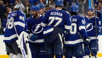 VIDEO: Tampa s Černákom odvrátili prvú hrozbu vyradenia z play off. Dôležitú výhru zaznamenal aj Dallas