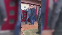 Predstavuje sa ako budúci majiteľ Markízy, má exekúcie za 780-tisíc. Takto to vyzeralo, keď ho navštívil exekútor
