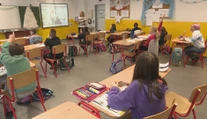 V každej druhej škole chýbajú učitelia. Mladých pedagógov odrádzajú platy, ale aj tlak spoločnosti