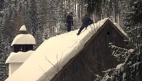 V kysuckom skanzene vo Vychylovke bojujú s tonami snehu