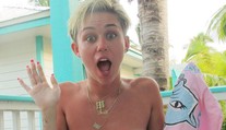 Ďalšie úchylné fotky Miley Cyrus. Ináč ako nahá sa už ani neukáže
