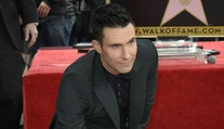 Spoznali by ste ho? Spevák z Maroon 5 kedysi pripomínal skôr Tarzana