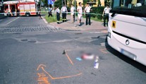 Nešťastie v Lučenci. Autobus zrazil chodkyňu (89), skončila s vážnymi zraneniami