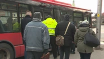 Za jedenie v MHD môžete dostať pokutu. Ako je to v medzinárodných linkách?