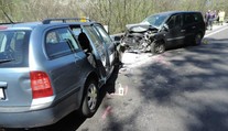 Päť ťažko zranených, medzi nimi aj dve deti, po vážnej nehode na Kysuciach