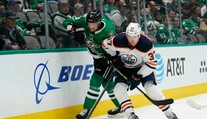 Víťazný návrat Sekeru, Tampa nedala šancu Philadelphii, Dallas zastavil bodovú sériu McDavida
