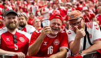 Dáni pátrajú po vlastných fanúšikoch. Mastnú pokutu za nich totiž musí platiť zväz