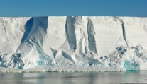 Šokujúce zistenie: Najväčší ľadovec na svete sa roztápa 10-krát rýchlejšie, ako si vedci mysleli