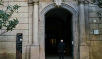 Najmladší biskup v Španielsku sa zosobášil s autorkou eroticko-satanistických románov