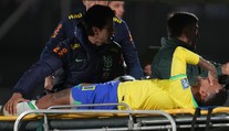 Neymar má roztrhnutý väz v kolene, po operácii ho čaká dlhá pauza