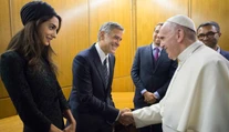 Richard Gere a George Clooney sa stretli vo Vatikáne s pápežom