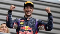 Víťazom VC Malajzie Ricciardo, Vettel dostal trest za kolíziu s Rosbergom