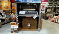 Obchodníci lákajú na balkónové solárne panely. Odborníci varujú, že bezpečnosť aj úspora sú otázne