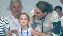 Princezná Charlotte opäť spôsobila rozruch. Situáciu zachraňovala Kate