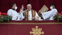 Pápež predniesol tradičné vianočné posolstvo. Okrem dialógu počas pandémie spomenul aj jedno varovanie