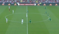 VIDEO: Futbalisti Írska si pokľakli pred zápasom. Reakcia ich maďarských súperov obletela svet