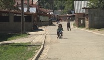 Susedia to považujú za terorizovanie, osadníci za súčasť svojej kultúry