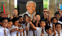 Juhoafričania spomínajú na Nelsona Mandelu, dnes by sa dožil 100 rokov