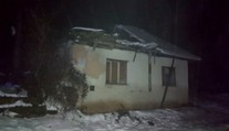 Tri generácie zostali na ulici. Ťažký sneh ich pripravil o strechu nad hlavou