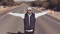 Napadla ho zver, zrazilo auto. Slovák zabehol zo San Francisca do New Yorku a splnil sľub zosnulej mame