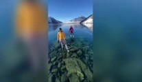 VIDEO: Na aljašskom jazere sa vytvoril priezračný ľad. Miestny korčuliar niečo podobné ešte nezažil