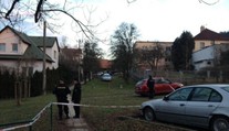 Smrť matky a dvoch detí polícia vyšetruje ako vraždu, ich telá doma ležali týždne