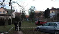 Smrť matky a dvoch detí polícia vyšetruje ako vraždu, ich telá doma ležali týždne