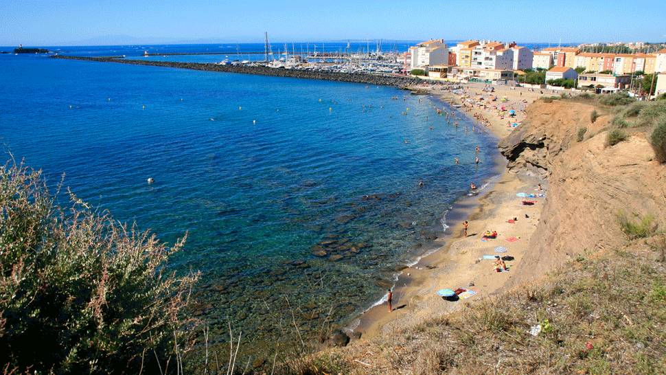 Najväčšie nudistické letovisko na svete sa stalo ohniskom nákazy koronavírusom