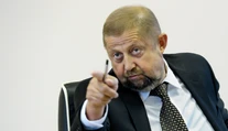 VIDEO: Harabina museli pri odchode z krčmy podopierať