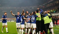 Tri červené karty po 90. minúte i explózia radosti. Inter dvadsiaty titul spečatil v milánskom derby