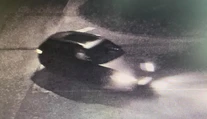 Nový úder bankomatovej mafie. Polícia hľadá toto auto, má poškodený kufor