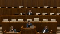 VIDEO: Andrej Danko vykázal poslankyňu PS z rokovacej sály, nepáčili sa mu nálepky na jej počítači