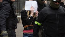 Sheilu, ktorá sa vyhrážala prezidentke, poslal súd do väzby