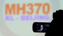 Príbuzní cestujúcich MH370 chcú pátranie na pobreží Madagaskaru