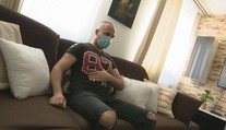 Mužovi komplikuje život črevná baktéria Yersinia. Lekári mu s bolesťami vraj pomôcť už nevedia
